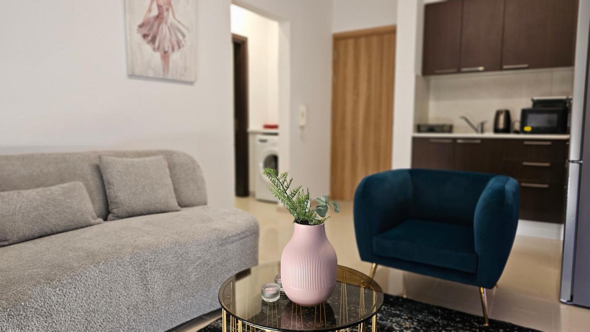 Stay Cosmo City Suites Nicosia Ngoại thất bức ảnh
