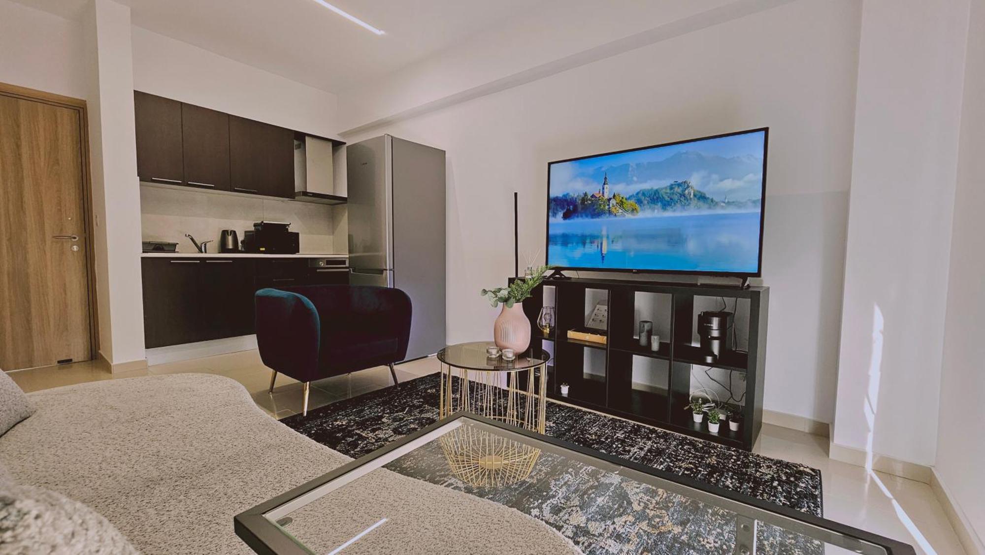 Stay Cosmo City Suites Nicosia Ngoại thất bức ảnh